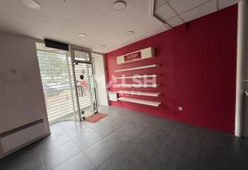 Local commercial à louer Le Chambon-Feugerolles - Hyper centre