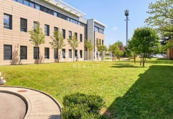 Locaux d'activité à louer Vénissieux - Parc clos et arboré