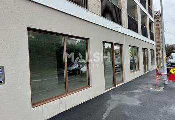 Location local commercial Saint-Just-Saint-Rambert - Brut de béton