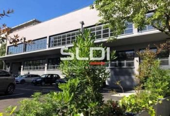 Location bureaux Lyon 9, proche transports et restaurants, immeuble réhabilité