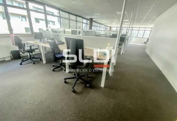 Location bureaux Tassin-la-Demi-Lune - Proche transports en commun