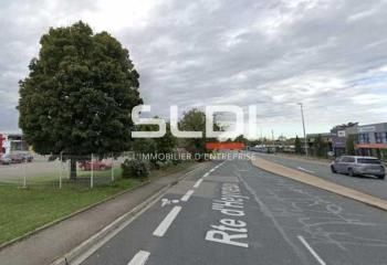 Location local commercial Saint-Priest - Proche transports