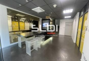 Location bureau Vaulx-en-Velin - Proche transports en commun