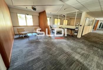 Bureaux à vendre Écully - Parc boisé sécurisé 8 parkings