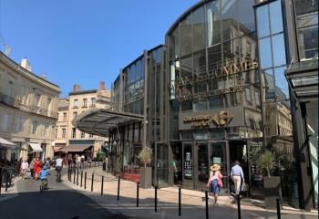 Local commercial vitrine Triangle d'Or Bordeaux