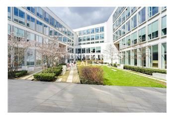 Location bureaux Saint-Denis - Proche ligne 13, RER D et autoroutes