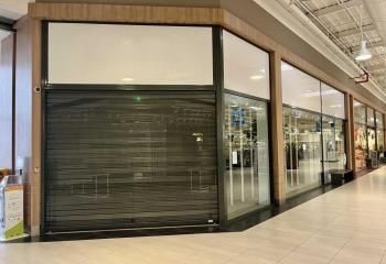 Local commercial à louer Tavers - Entrée galerie commerciale