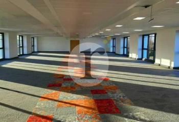 Location bureaux Lille - Parc verdoyant, accès autoroutes A1, A22, A25, A27 et transports en commun