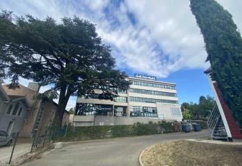 Location bureaux Écully - Proximité centre commercial et transports