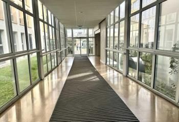 Bureaux à louer Villeurbanne - Proche métro A et bus