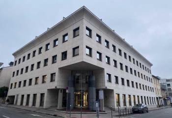 Location bureaux Lyon 9, secteur Gorge de Loup, proche métro, bus et gare