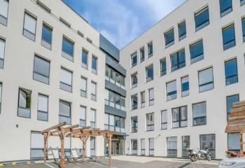 Location bureaux Villeurbanne, face à la ligne de tram T3, proche métro et gare