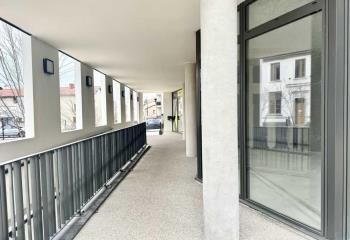 Vente bureaux Genas centre-ville - Proche bus ligne 28