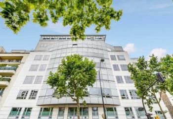 Location bureaux Paris 17 - Quartier Clichy-Batignolles, proche métro et bus
