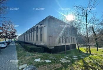 Location bureaux Limonest - Parc d'affaires Puy d'Or, bus au pied de l'immeuble