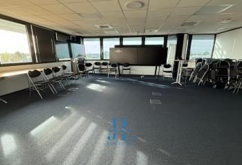 Location bureaux Gradignan - Proche enseignes nationales et stationnement