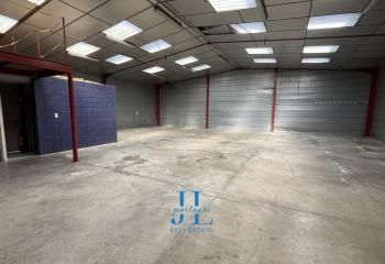 Location entrepôt + bureaux Carbon-Blanc - Parking privatif