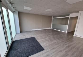 Location local commercial - 136 m²