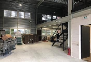 Local d'activité neuf à louer Lambesc - Porte sectionnelle 4,5x4,5m