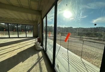 Local d'activité à louer Trans-en-Provence - Parking commun