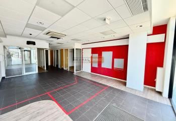 Local d'activité à louer Fréjus - Zone d'activité, parking privé