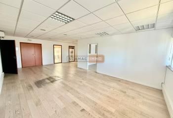 Location bureau Fréjus - Zone commerciale, parking privatif