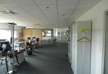 Location bureaux Saint-Cyr-sur-Loire - Proche périphérique et parking facile