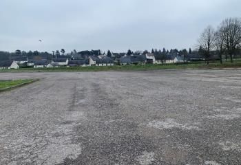 Terrain industriel Loches, accès direct et pompes à essence