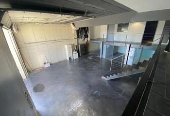 Local d'activité à vendre Taluyers - 3 parkings privatifs