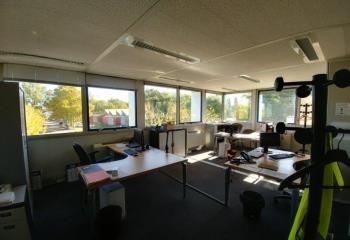 Location bureaux Labège - Proche centre commercial, accès direct