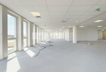Location bureaux Décines-Charpieu - Proche rocade Est et A46, Tram T7 et Bus 85