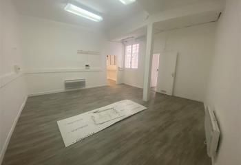Bureaux à louer Paris 10, proche métro Gare de l'Est, au RDC sur cour