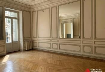 Location bureaux Bordeaux - Proche Jardin Public, Quinconces et Tram