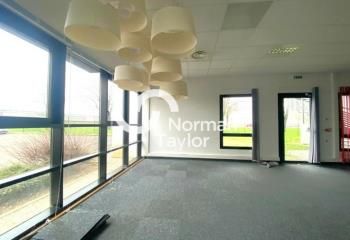 Location bureaux Saint-Priest - Proche magasin BUT