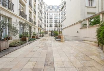 Bureaux à louer Paris 8, proche des transports et des commodités