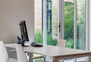 Bureau à louer Paris 8, proche métro Miromesnil, immeuble de standing