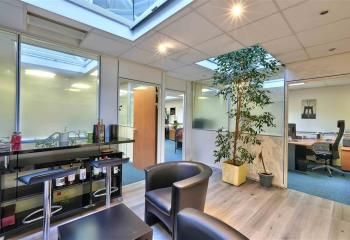 Vente bureaux Saint-Cloud, proche commerces et restauration