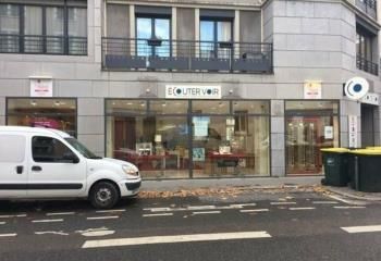 Local commercial à vendre Lyon 9 - Angle et Box en sous-sol