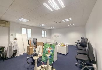 Location bureau Paris 2, entre M° Bourse et Sentier, immeuble en pierre