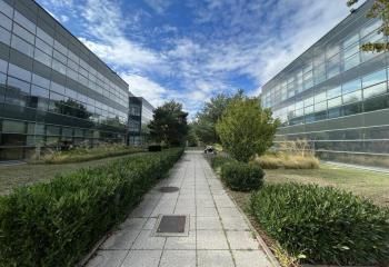 Location bureaux Saint-Priest - Proche aéroport Lyon Saint-Exupéry, Tramway T2 et Gare Lyon Part-Dieu