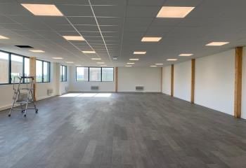 Location bureaux Serris - Proche A4 et D406, accès bus