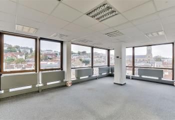Location bureaux Saint-Cloud, vue sur Paris et la Seine, proche commerces