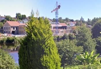 Location bureaux Saint-Junien - Centre-ville, proche stationnement