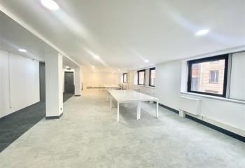 Location bureaux Levallois-Perret, proche M° Pont de Levallois, immeuble de standing
