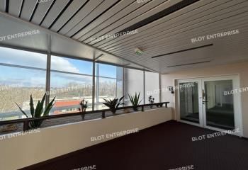 Location bureaux Nantes - Proche lignes de bus et accès 4 voies