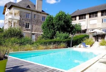 Vente gîte Uzerche - Corrèze - Piscine et parking