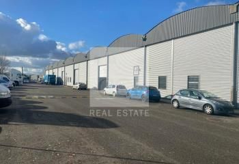 Locaux d'activité à louer Saint-Priest - Parc clos et sécurisé