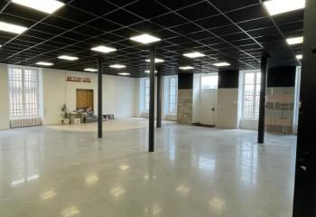 Local commercial à louer Saint-Junien - Parking et terrasse