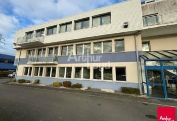 Vente bureaux Cesson-Sévigné, proche de Rennes, avec 16 stationnements aériens