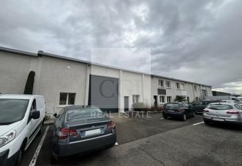 Local d'activité à louer Décines-Charpieu - Parc sécurisé